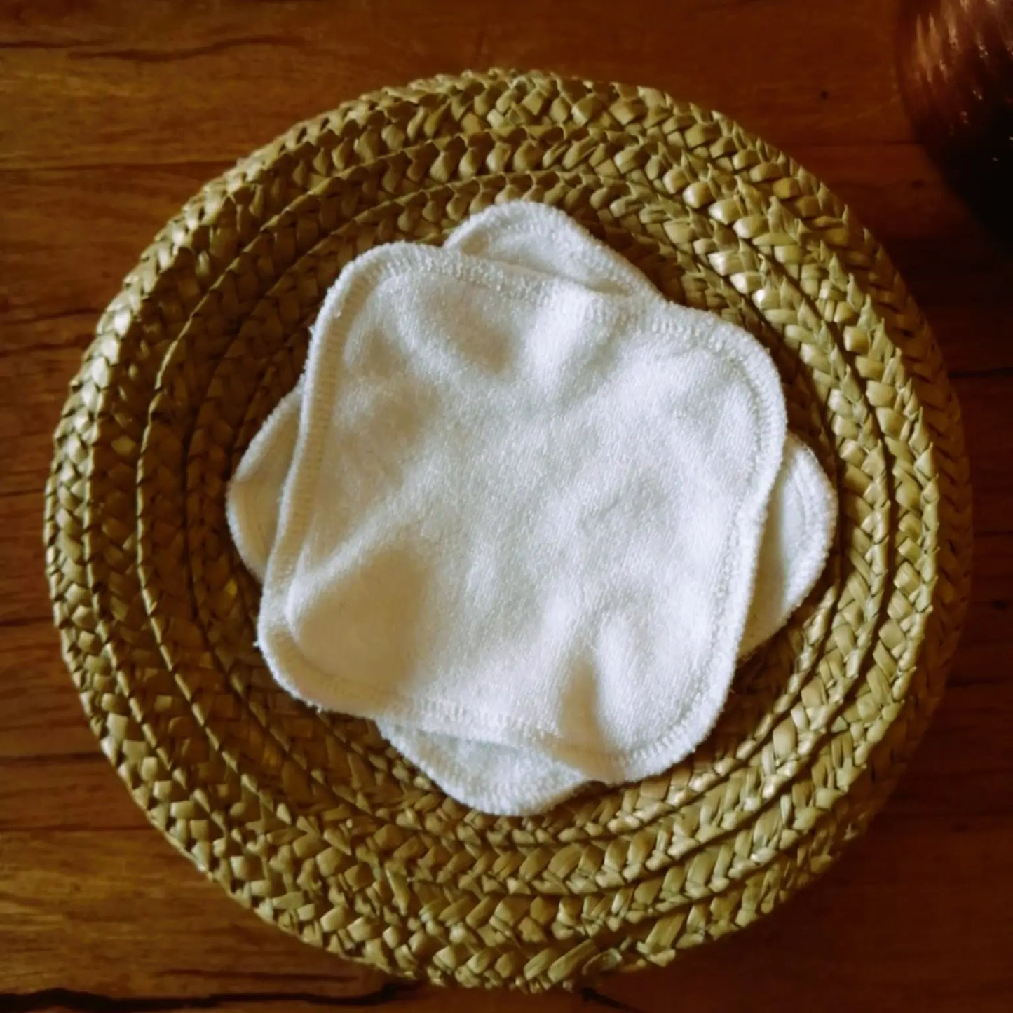 carré lavable en bambou (lot de 2) | Le sens des choses, boutique en ligne de produits artisanaux, naturels et écoresponsables fabriqués en France ou en Europe.