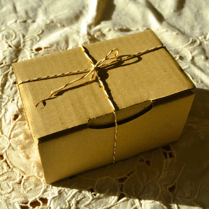 Image de Coffret-cadeau « Un moment pour soi » — bougie parfumée et savon artisanal | Le sens des choses – boutique artisanale éthique de bougies parfumées et savons naturels fabriqués en France