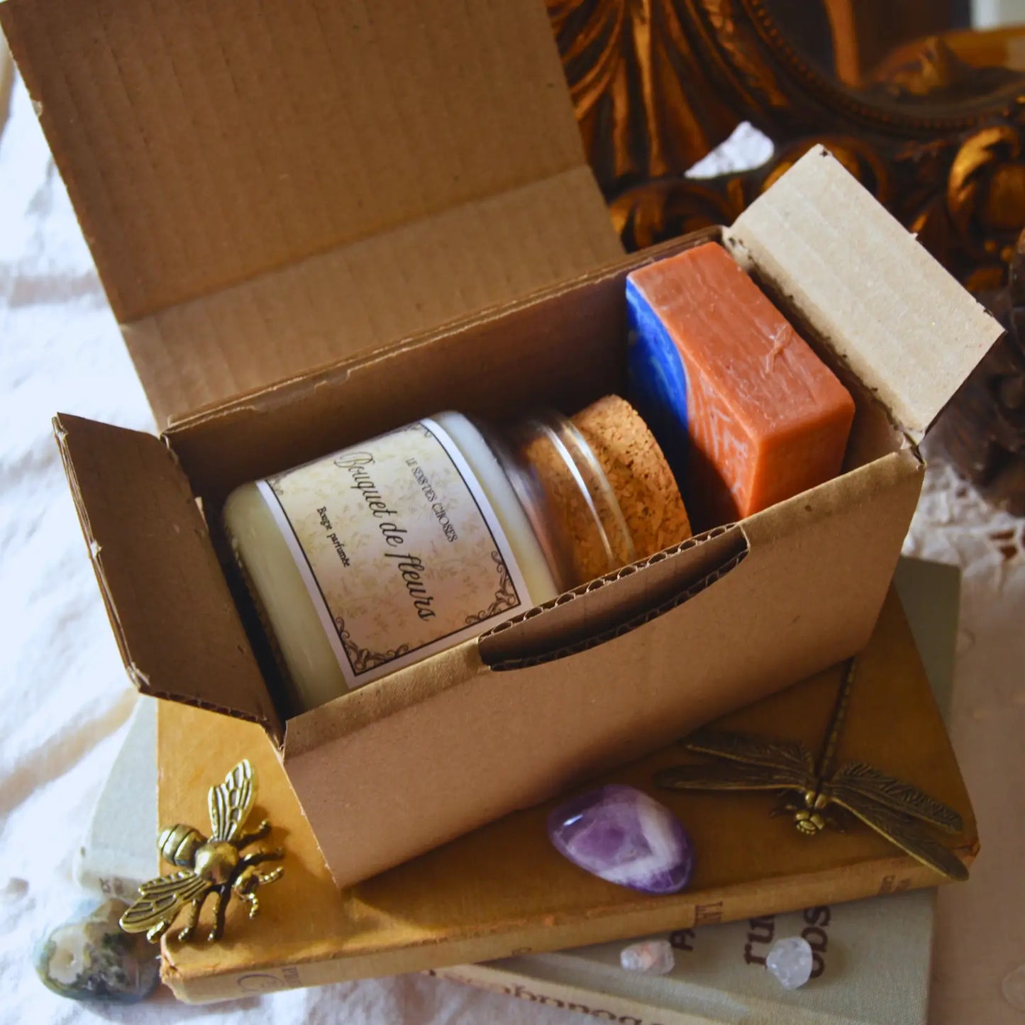 Coffret « Un moment pour soi » — bougie parfumée et savon artisanal – Création artisanale | Le sens des choses – Boutique de bougies parfumées végétales, décorations et savons