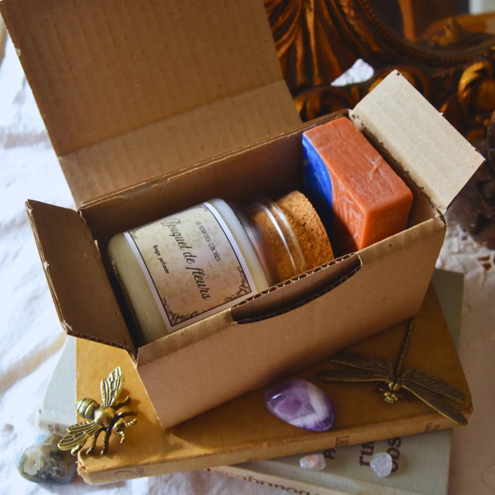 Coffret « Un moment pour soi » — bougie parfumée et savon artisanal – Création artisanale | Le sens des choses – Boutique de bougies parfumées végétales, décorations et savons