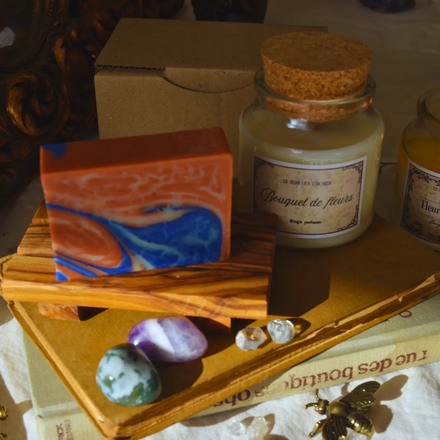 Coffret « Un moment pour soi » — bougie parfumée et savon artisanal – Création artisanale | Le sens des choses – Boutique de bougies parfumées végétales, décorations et savons