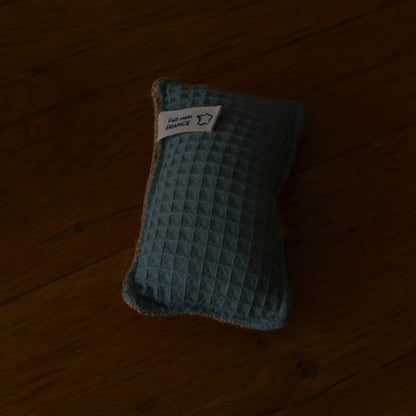 Image de Éponge vaisselle lavable en coton bio et jute | Le sens des choses – boutique artisanale de savons et bougies parfumées naturels fabriqués en France