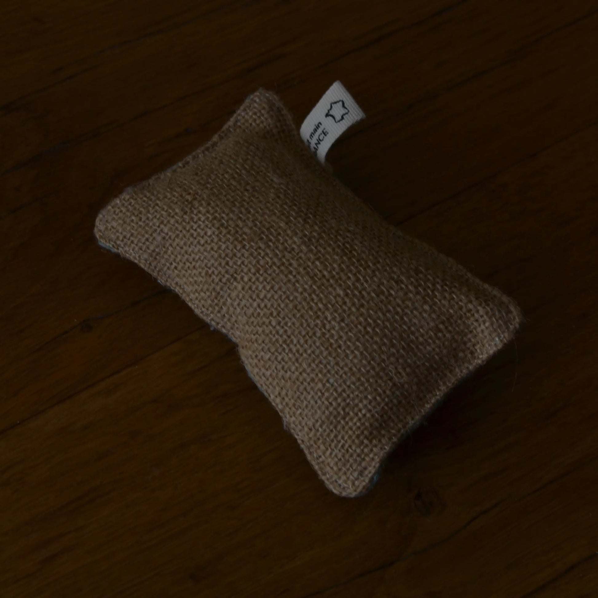 Image de Éponge vaisselle lavable en coton bio et jute | Le sens des choses – boutique artisanale de savons et bougies parfumées naturels fabriqués en France