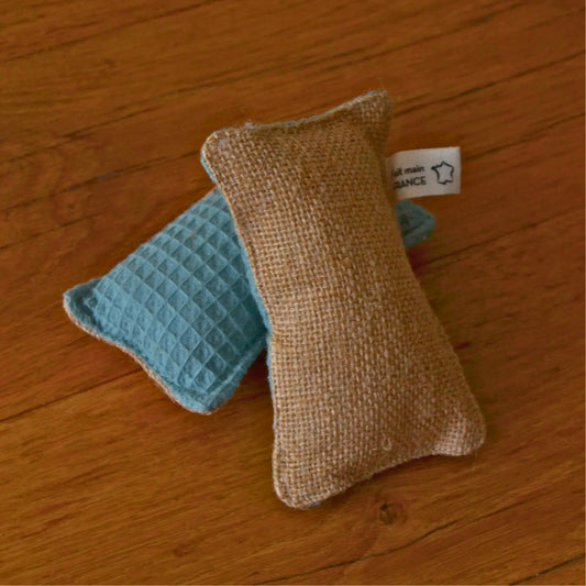 Image de Éponge vaisselle lavable en coton bio et jute | Le sens des choses – boutique artisanale éthique de bougies parfumées et savons naturels fabriqués en France