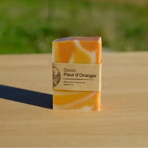 savon à la fleur d’oranger | Le sens des choses, boutique en ligne de produits artisanaux, naturels et écoresponsables fabriqués en France ou en Europe.