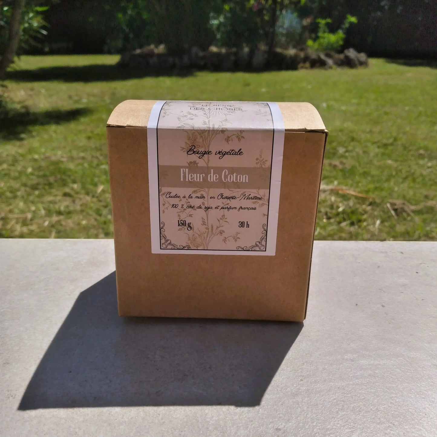 bougie parfumée — fleur de coton | Le sens des choses, boutique en ligne de produits artisanaux, naturels et écoresponsables fabriqués en France ou en Europe.