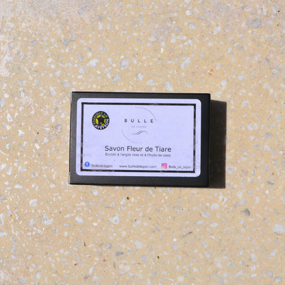 savon à la fleur de Tiaré | Le sens des choses, boutique en ligne de produits artisanaux, naturels et écoresponsables fabriqués en France ou en Europe.