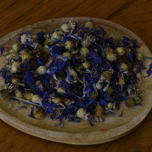 Image de Fleurs de bleuet séchées (Centaurea cyanus) | Le sens des choses, boutique en ligne de produits artisanaux, naturels et écoresponsables, fabriqués en France ou en Europe : savons artisanaux, bougies parfumées, accessoires zéro déchet.