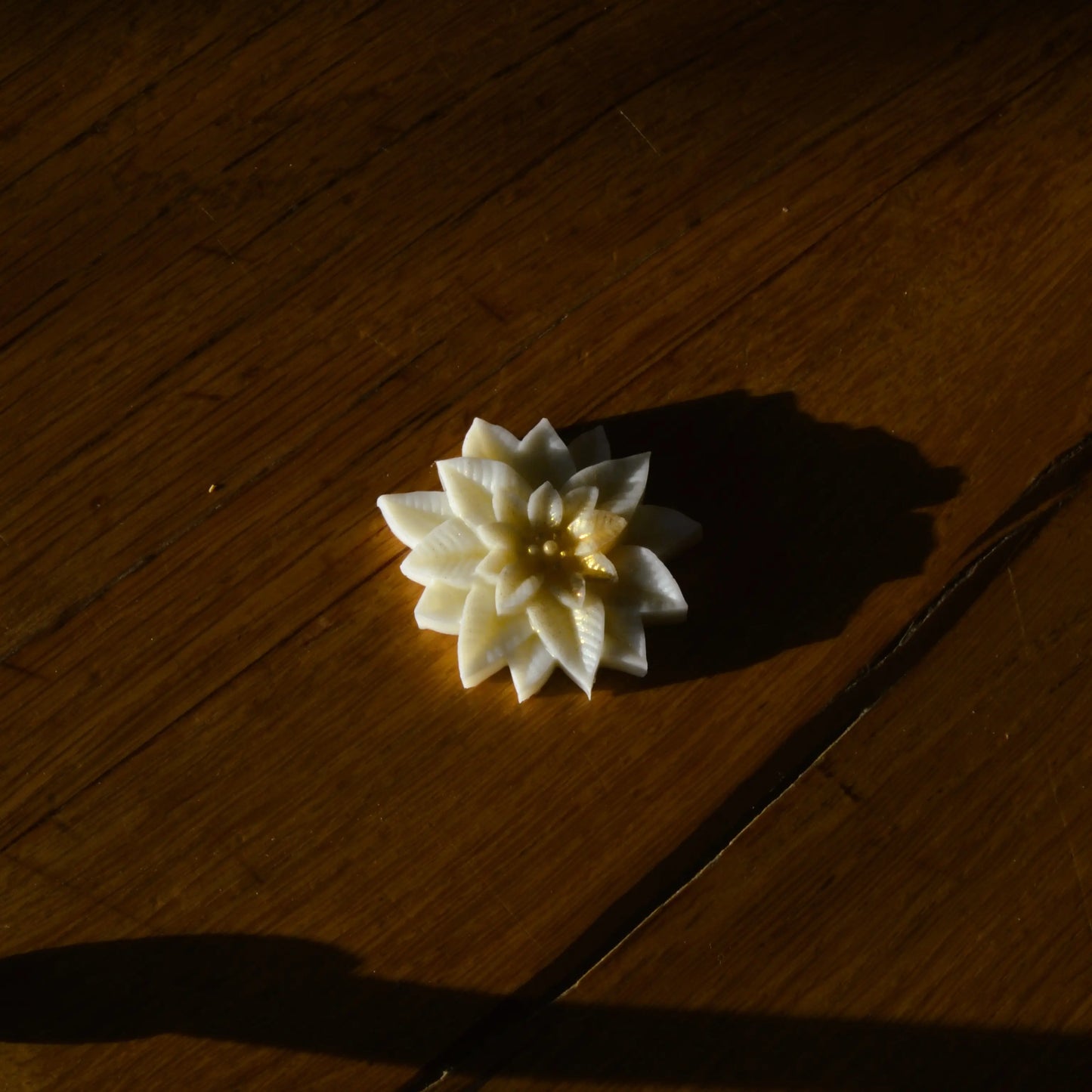 Image de Fondant parfumé à la fleur de coton — Poinsettia | Le sens des choses – boutique artisanale éthique de bougies parfumées et savons naturels fabriqués en France