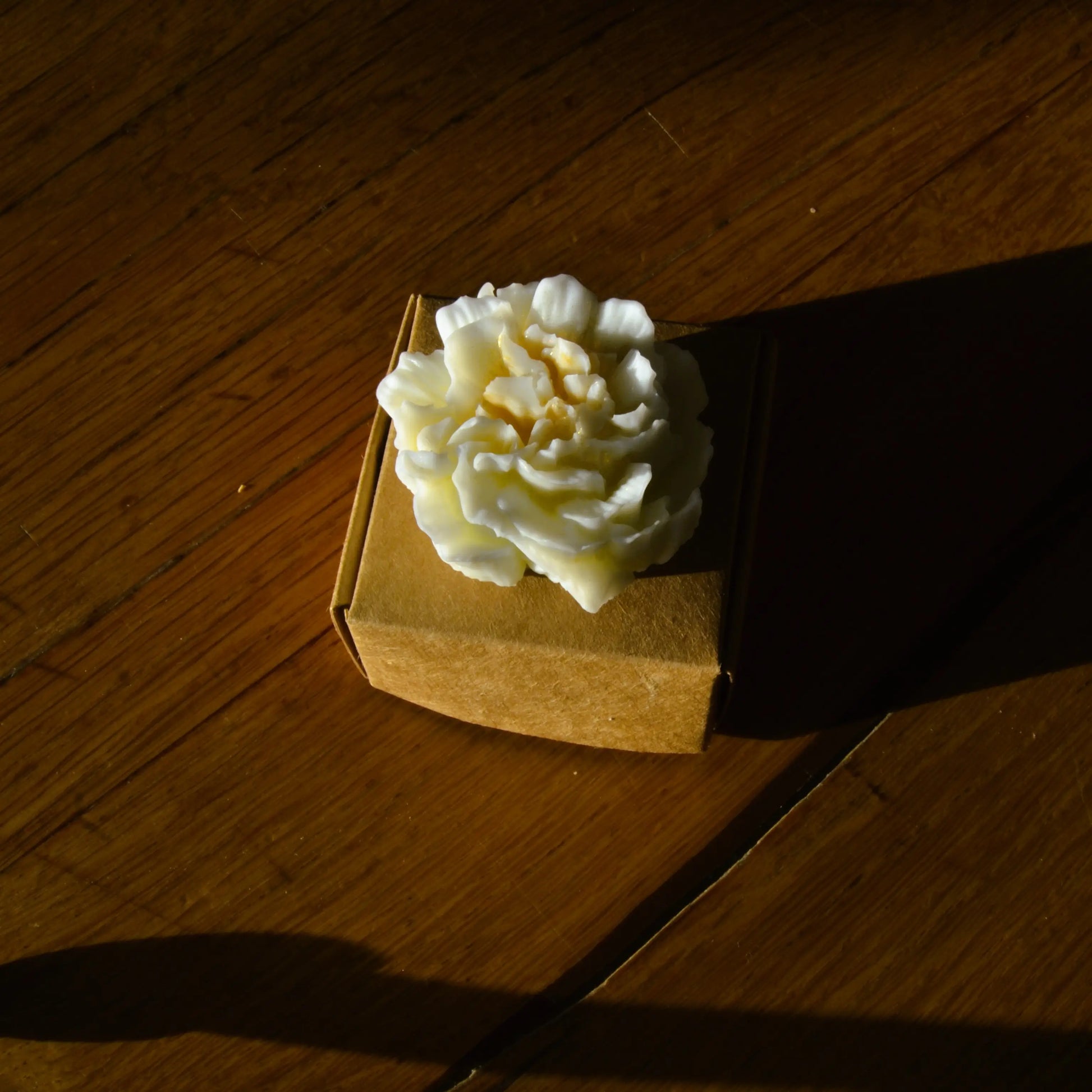 Image de Fondant parfumé au parfum floral — Œillet | Le sens des choses – boutique artisanale de bougies parfumées végétales et savons naturels fabriqués en Charente-Maritime