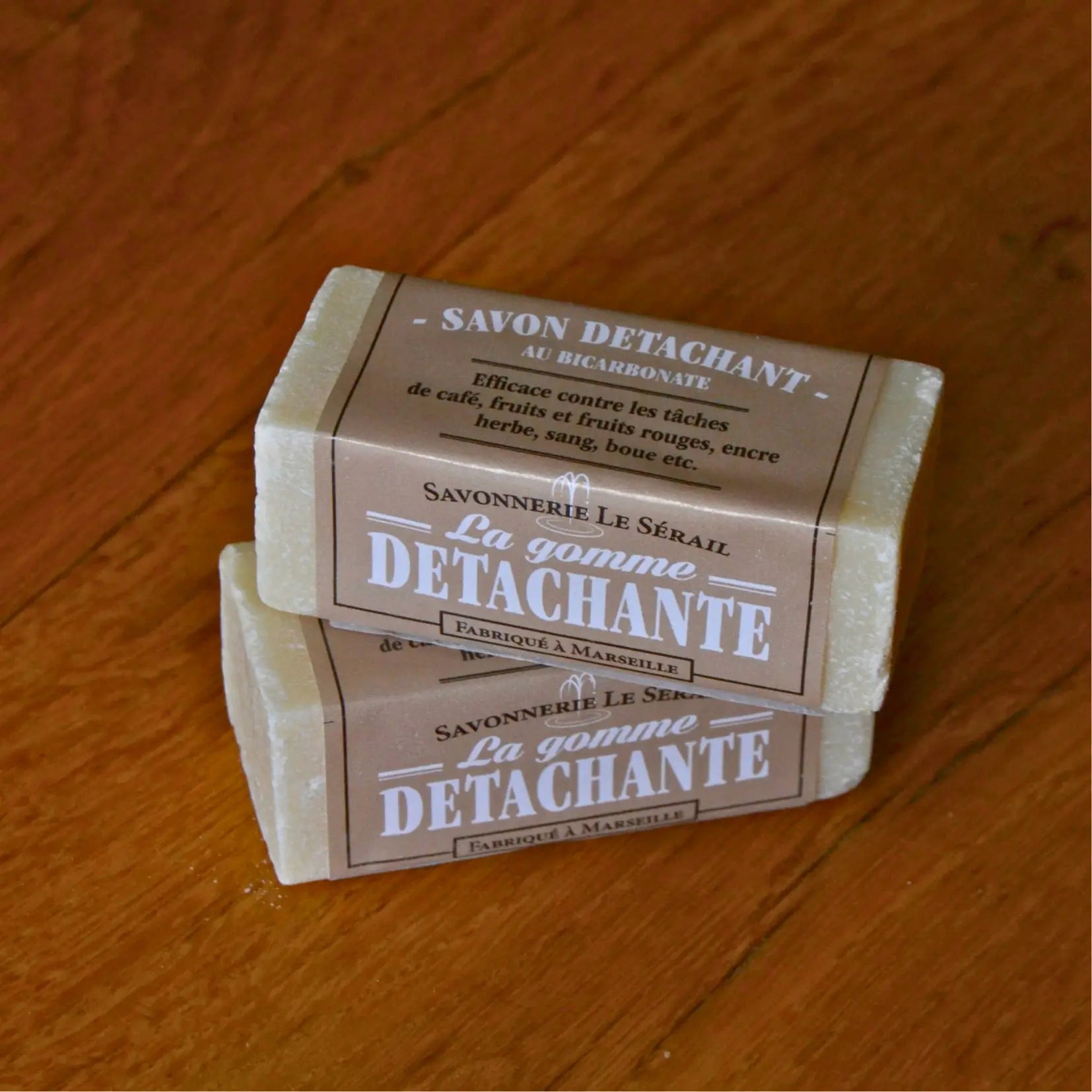 Image de Gomme détachante au savon de Marseille et bicarbonate de soude | Le sens des choses – boutique artisanale éthique de bougies parfumées et savons naturels fabriqués en France