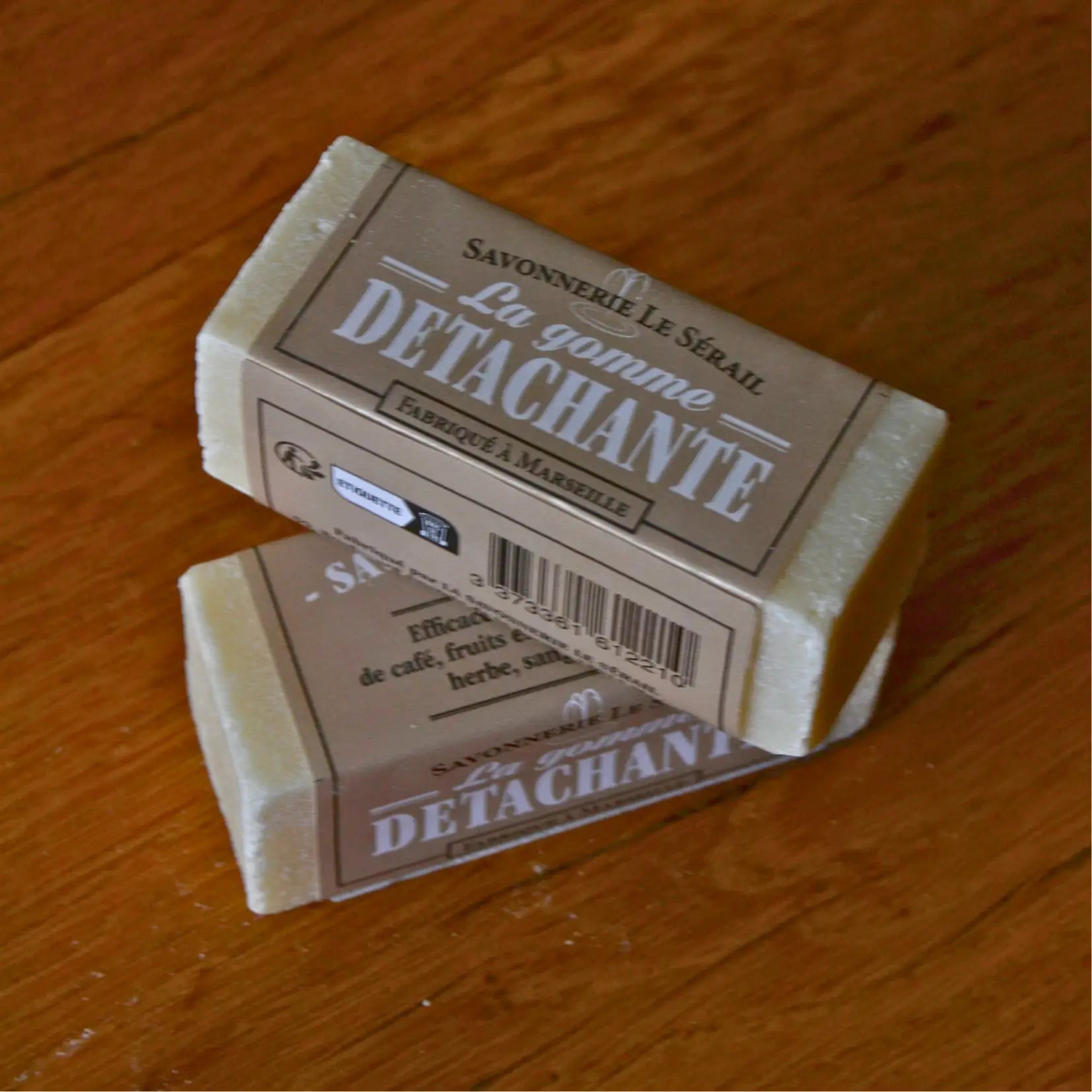 Image de Gomme détachante au savon de Marseille et bicarbonate de soude | Le sens des choses – boutique artisanale éthique de bougies parfumées et savons naturels fabriqués en France