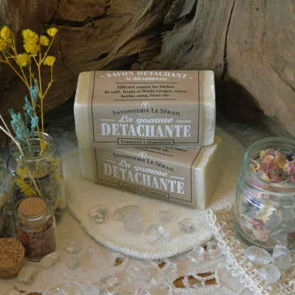 Gomme détachante au savon de Marseille et bicarbonate de soude – Création artisanale | Le sens des choses – Boutique de bougies parfumées végétales, décorations et savons