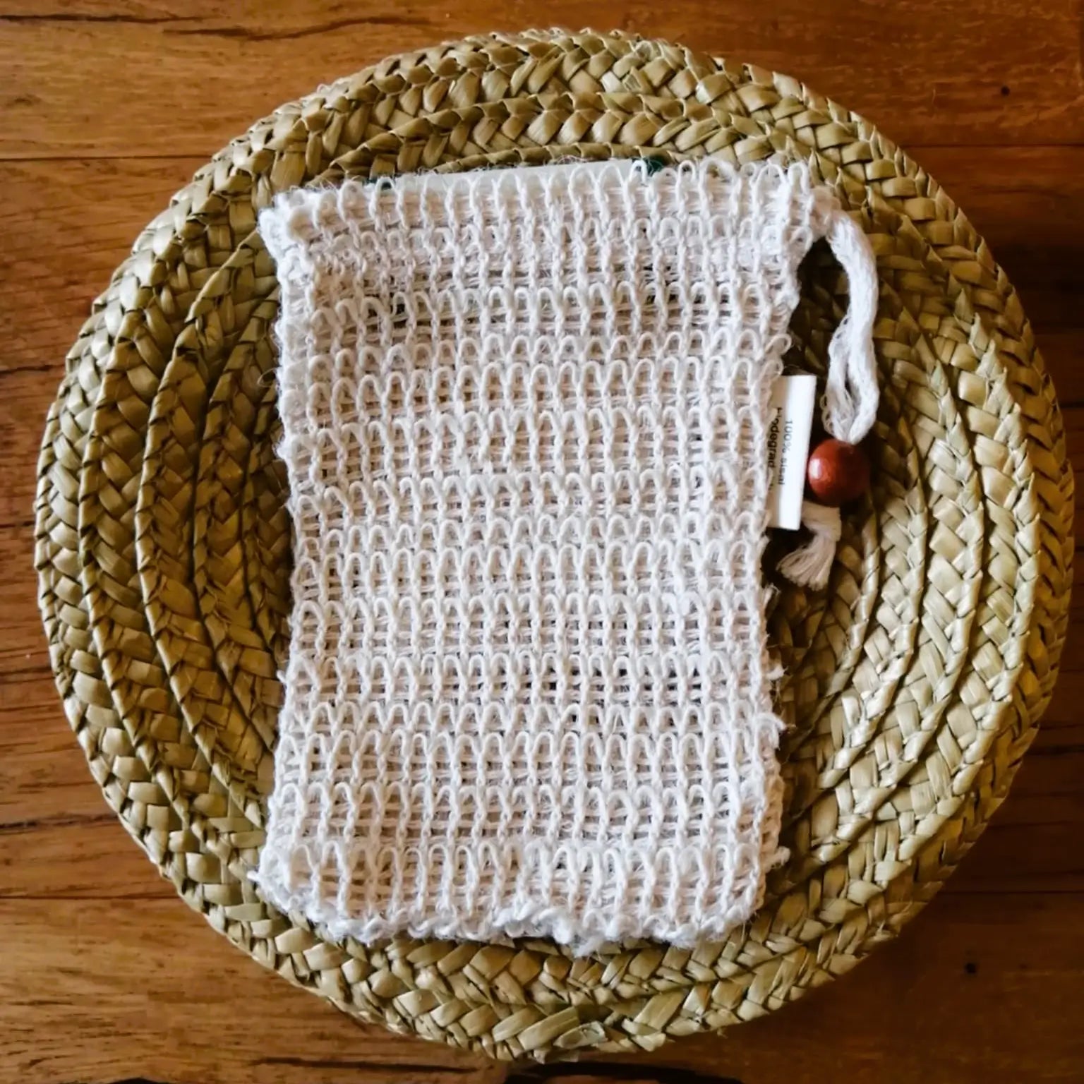 sachet à savon en sisal biodégradable | Le sens des choses, boutique en ligne de produits artisanaux, naturels et écoresponsables fabriqués en France ou en Europe.