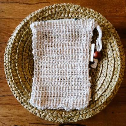 sachet à savon en sisal biodégradable | Le sens des choses, boutique en ligne de produits artisanaux, naturels et écoresponsables fabriqués en France ou en Europe.