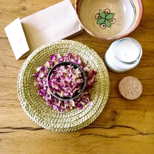 pétales de rose de Damas séchés | Le sens des choses, boutique en ligne de produits artisanaux, naturels et écoresponsables fabriqués en France ou en Europe.