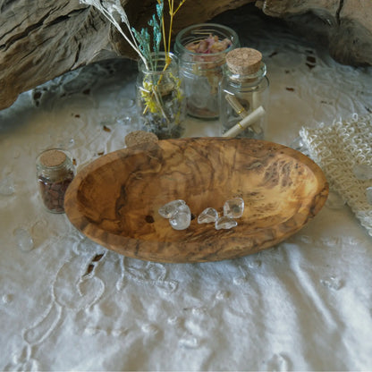 Porte-savon oval en bois d’olivier artisanal – Création artisanale | Le sens des choses – Boutique de bougies parfumées végétales, décorations et savons
