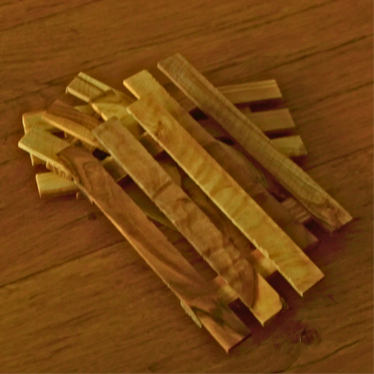 Image de Porte-savon palette en bois d’olivier artisanal | Le sens des choses – boutique artisanale éthique de bougies parfumées et savons naturels fabriqués en France