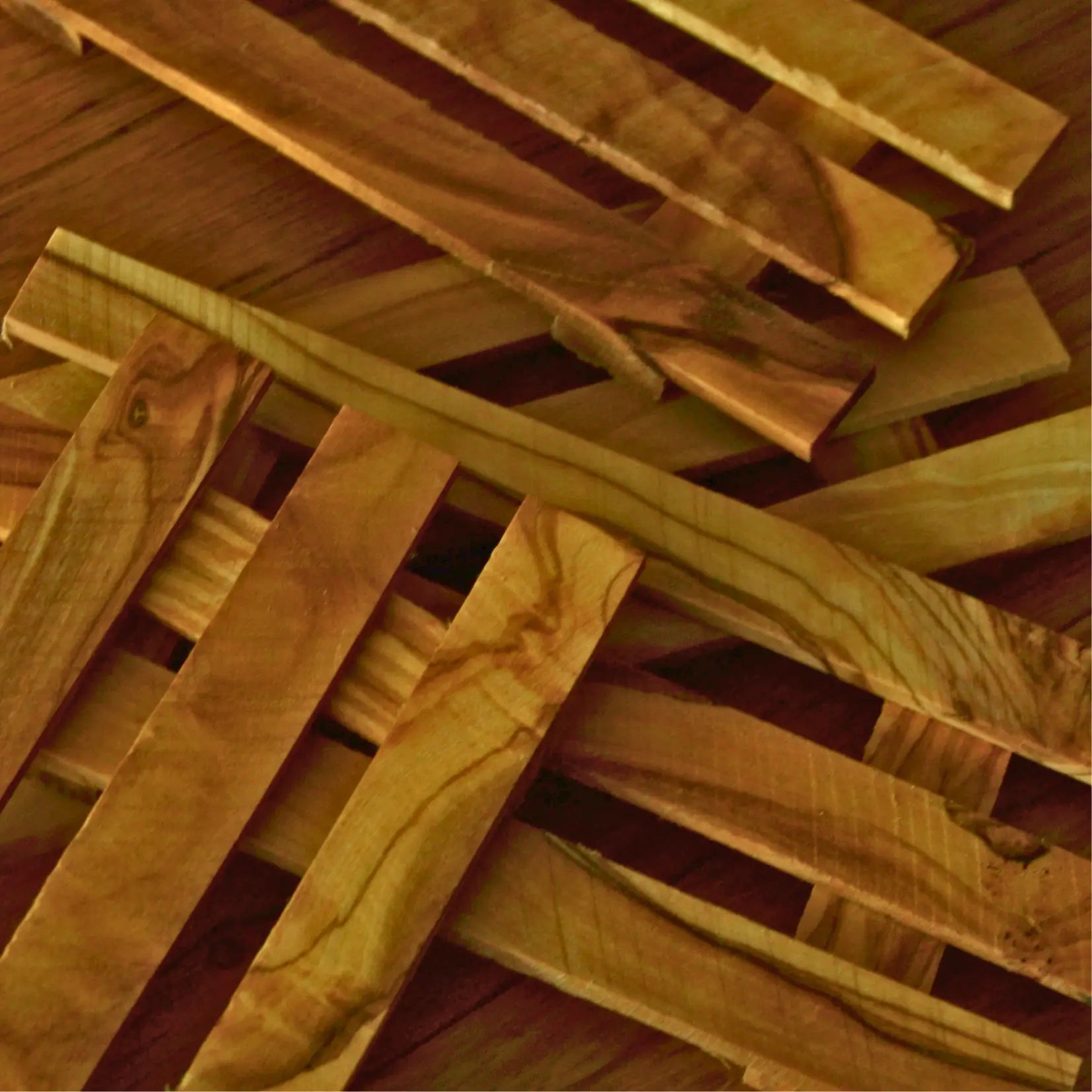 Image de Porte-savon palette en bois d’olivier artisanal | Le sens des choses – boutique artisanale éthique de bougies parfumées et savons naturels fabriqués en France