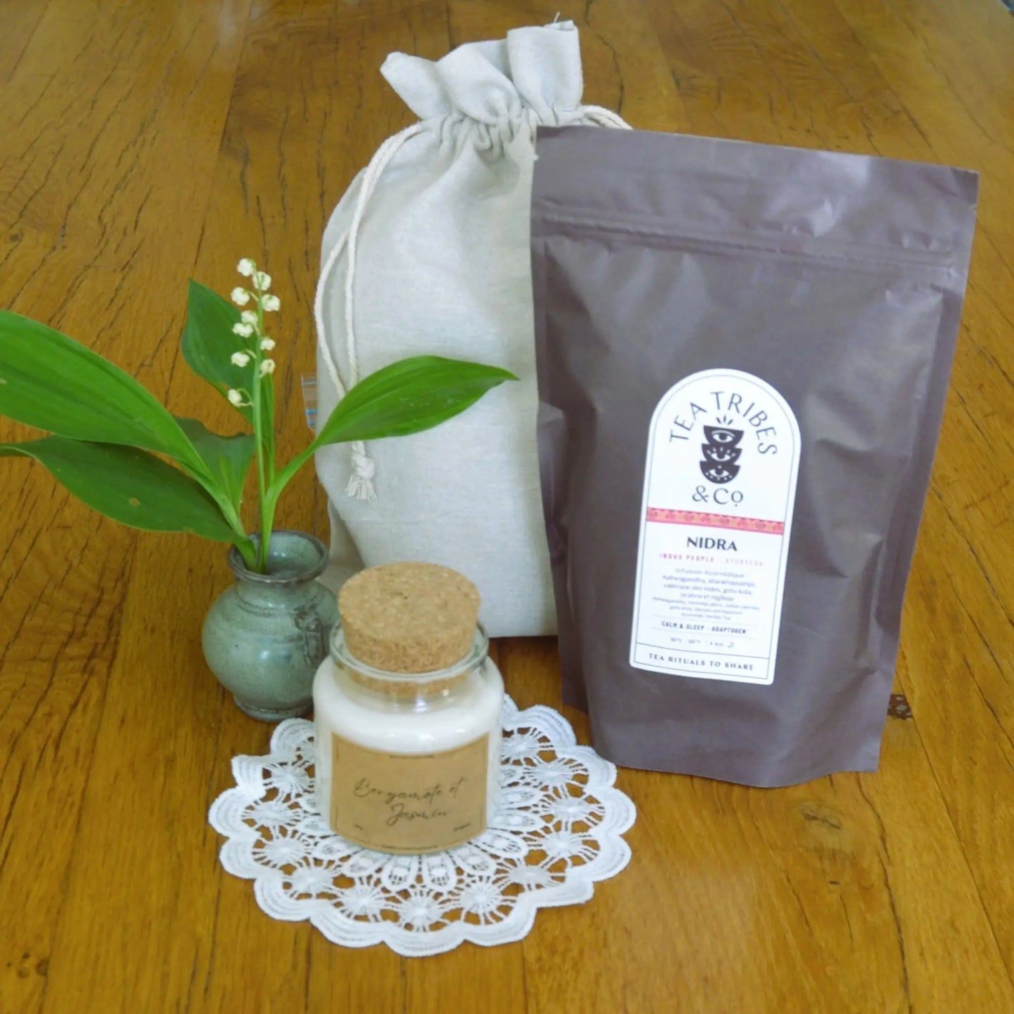 coffret « rituel de sérénité » — bougie et infusion au choix | Le sens des choses, boutique en ligne de produits artisanaux, naturels et écoresponsables fabriqués en France ou en Europe.