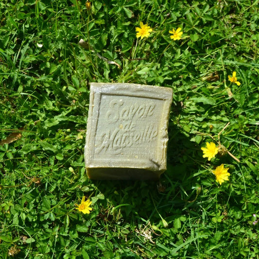 Le sens des choses, boutique en ligne de produits artisanaux, naturels et écoresponsables, fabriqués en France ou en Europe : savons artisanaux, bougies parfumées, accessoires zéro déchet.