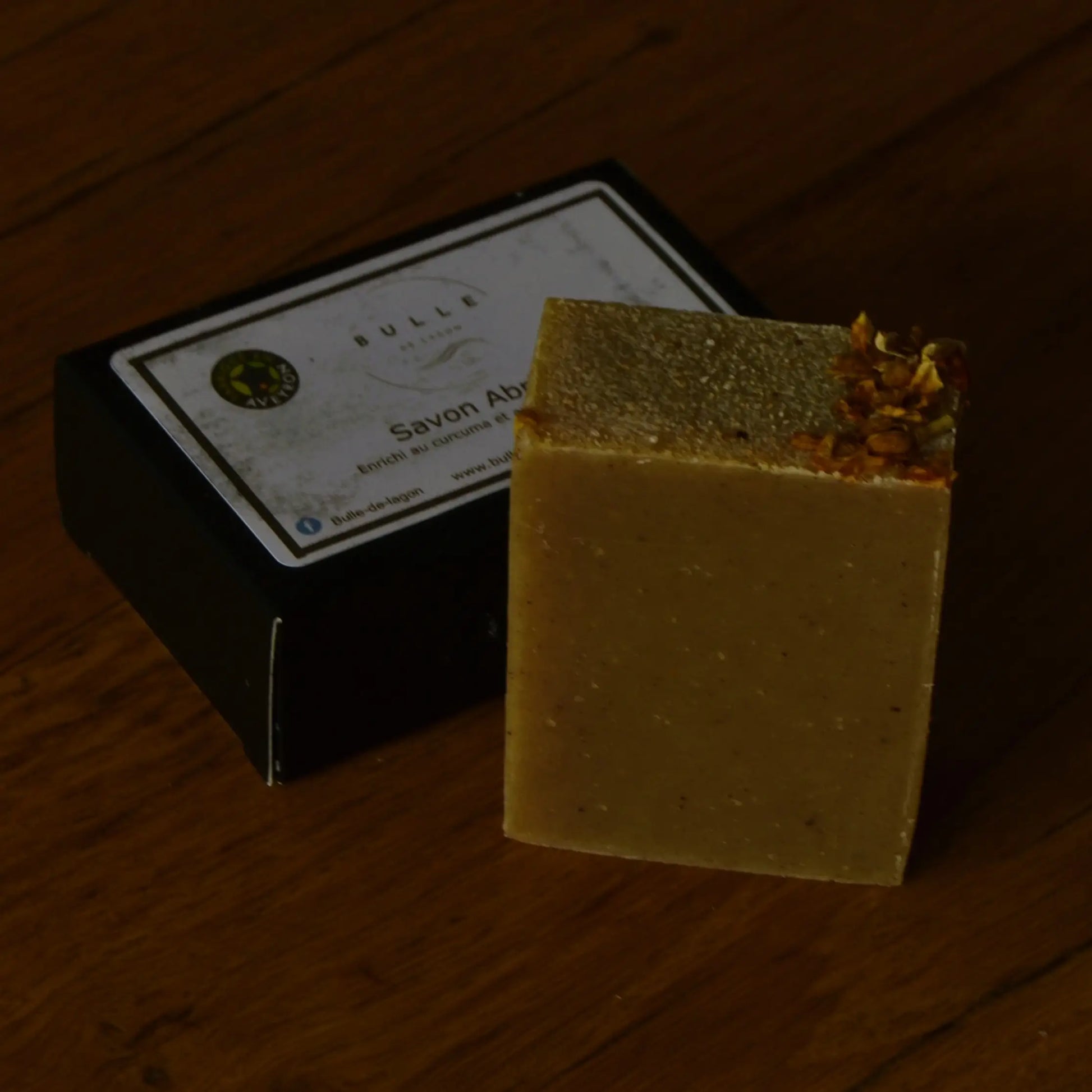 Image de Savon surgras à l'abricot et au curcuma | Le sens des choses — boutique artisanale de savons et bougies parfumées naturels fabriqués en France