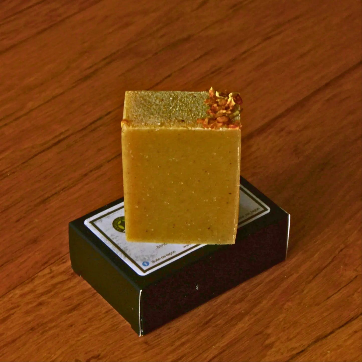 Image de Savon surgras à l'abricot et au curcuma | Le sens des choses – boutique artisanale éthique de bougies parfumées et savons naturels fabriqués en France