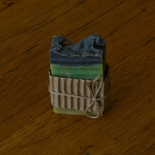 Image de savon à l’avocat hydratant et réparateur | Le sens des choses, boutique en ligne de produits artisanaux, naturels et écoresponsables, fabriqués en France ou en Europe : savons artisanaux, bougies parfumées, accessoires zéro déchet.