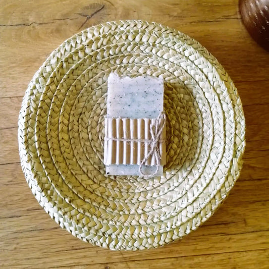 savon à l’avoine — apaisant et exfoliant | Le sens des choses, boutique en ligne de produits artisanaux, naturels et écoresponsables fabriqués en France ou en Europe.