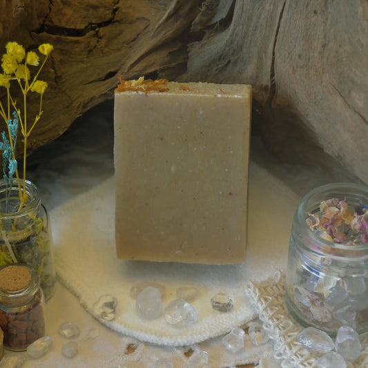 Savon surgras à l'abricot et au curcuma – Création artisanale | Le sens des choses – Boutique de bougies parfumées végétales, décorations et savons