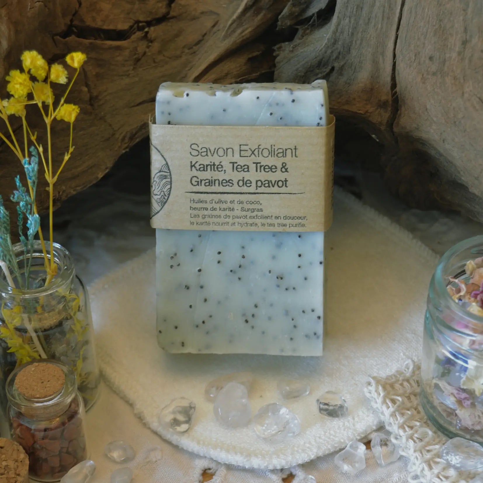 Barre exfoliante solide au tea tree et graines de pavot – Création artisanale | Le sens des choses – Boutique de bougies parfumées végétales, décorations et savons