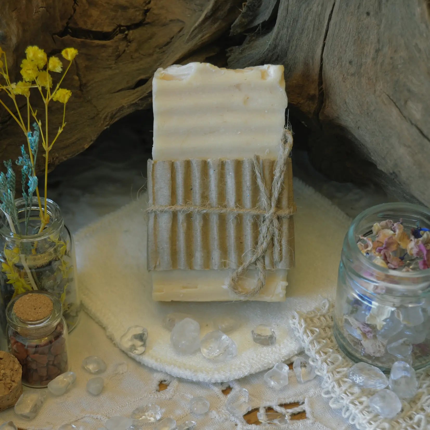 Savon nourrissant au lait de chèvre | Savon solide naturel artisanal fabriqué par saponification à froid