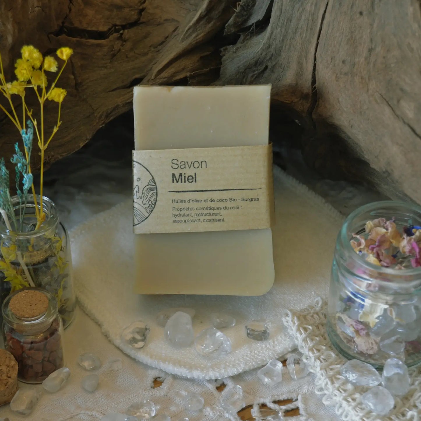 Savon artisanal surgras au miel des Cévennes – Création artisanale | Le sens des choses – Boutique de bougies parfumées végétales, décorations et savons