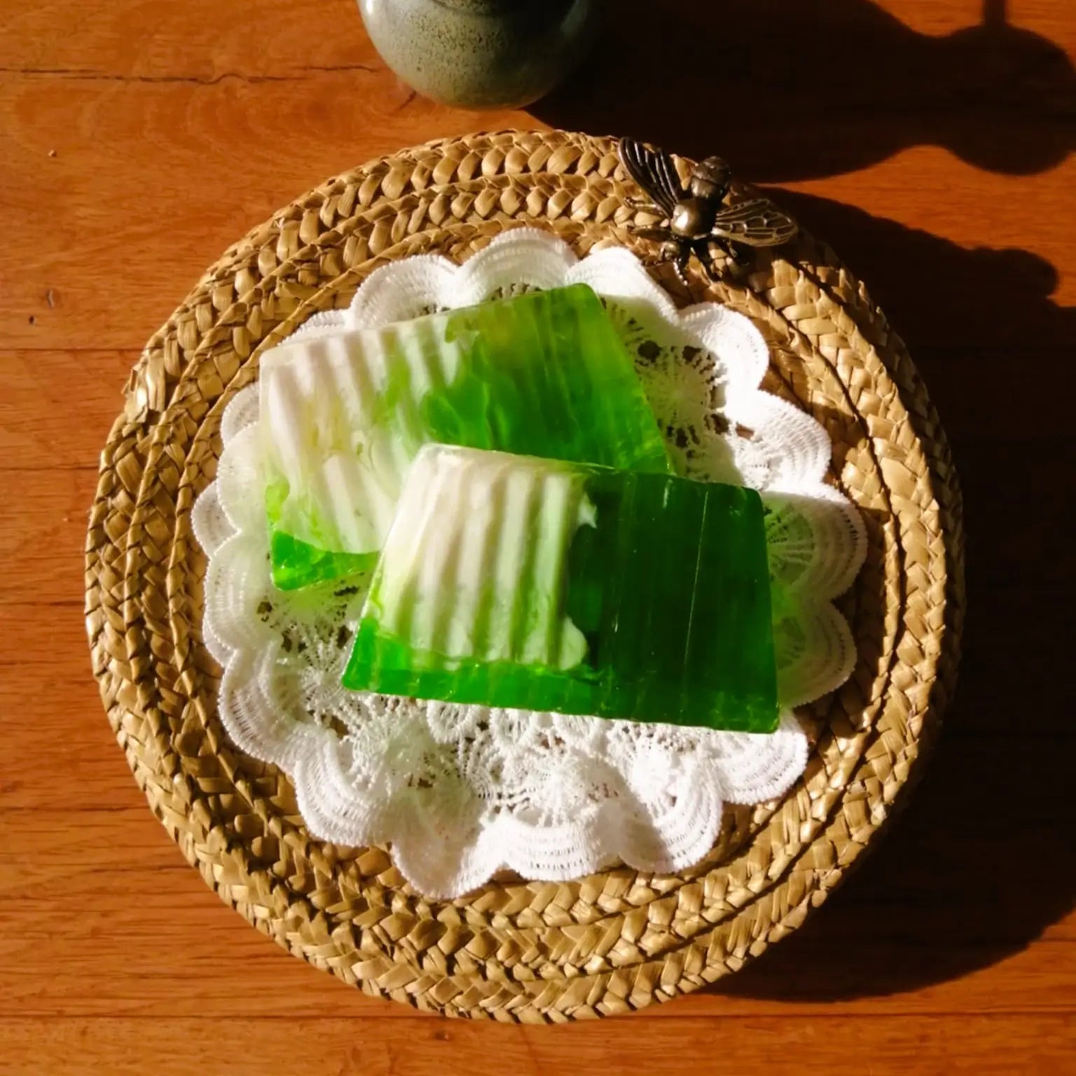 savon végétal au jasmin | Le sens des choses, boutique en ligne de produits artisanaux, naturels et écoresponsables fabriqués en France ou en Europe.