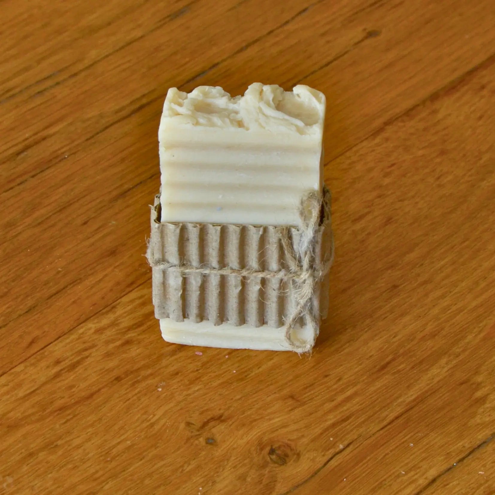 Savon nourrissant au lait de chèvre | Savon solide naturel artisanal fabriqué par saponification à froid