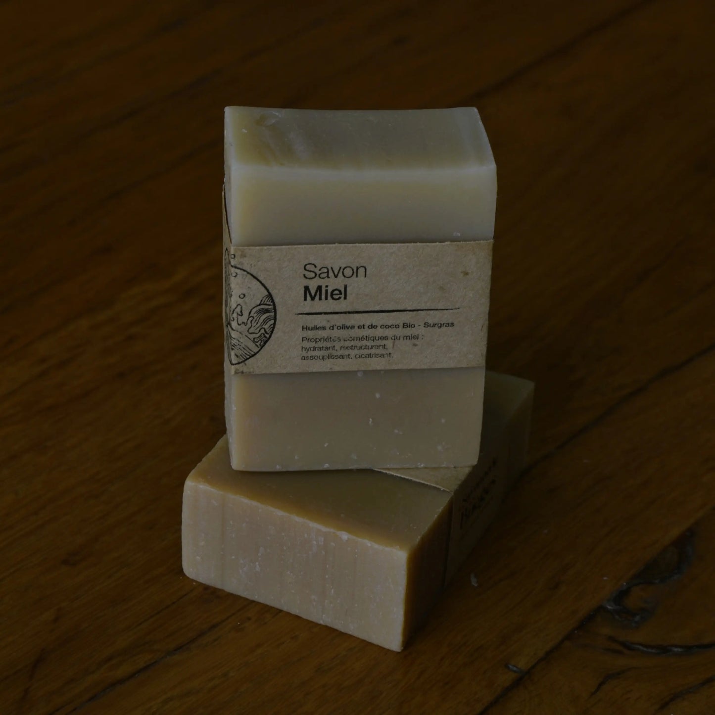 Image de savon au miel des Cévennes | Le sens des choses, boutique en ligne de produits artisanaux, naturels et écoresponsables, fabriqués en France ou en Europe : savons artisanaux, bougies parfumées, accessoires zéro déchet.