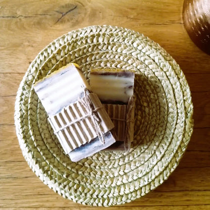 savon au miel et au propolis — éclatant et revitalisant | Le sens des choses, boutique en ligne de produits artisanaux, naturels et écoresponsables fabriqués en France ou en Europe.