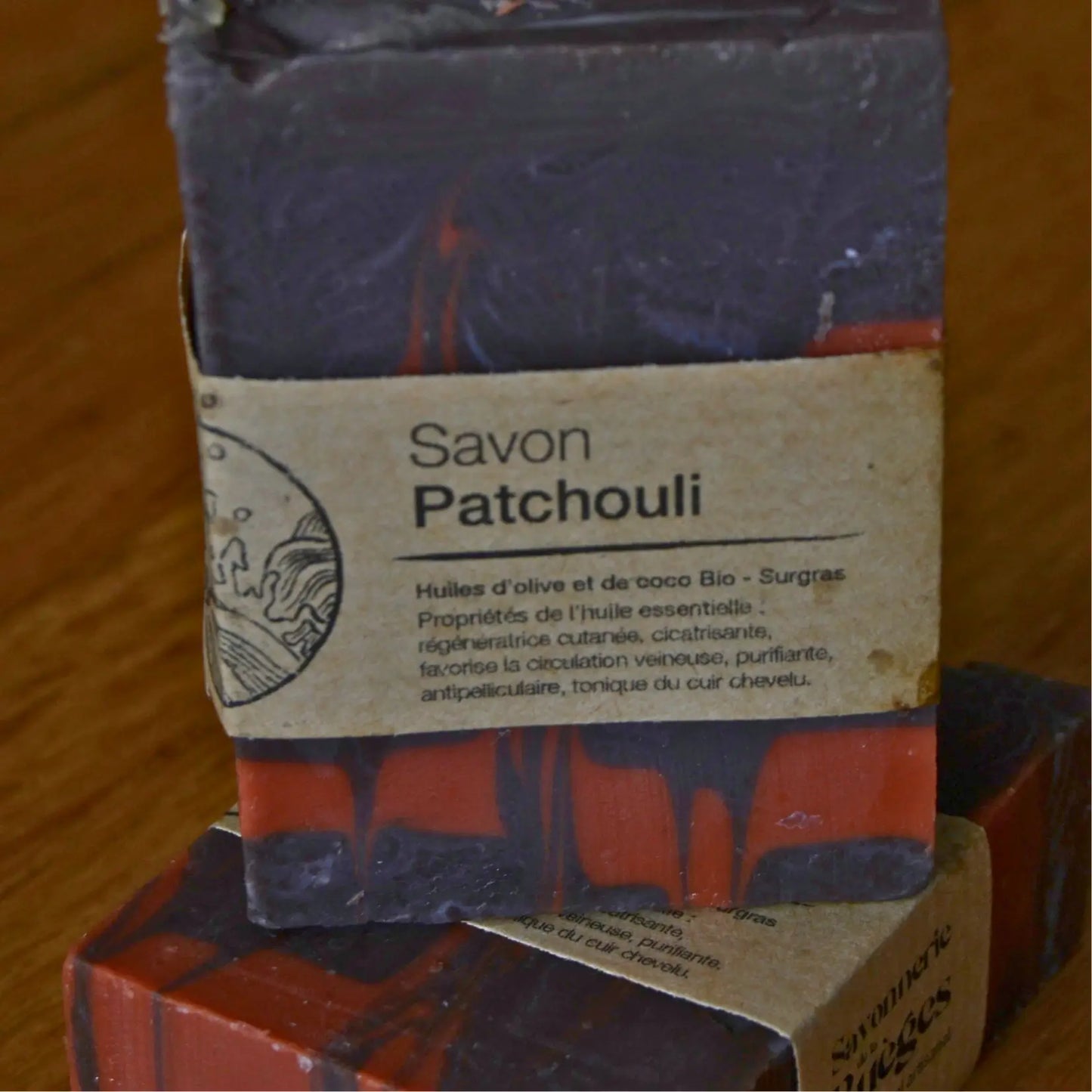 Savon artisanal surgras au patchouli – Création artisanale | Le sens des choses – Boutique de bougies parfumées végétales, décorations et savons