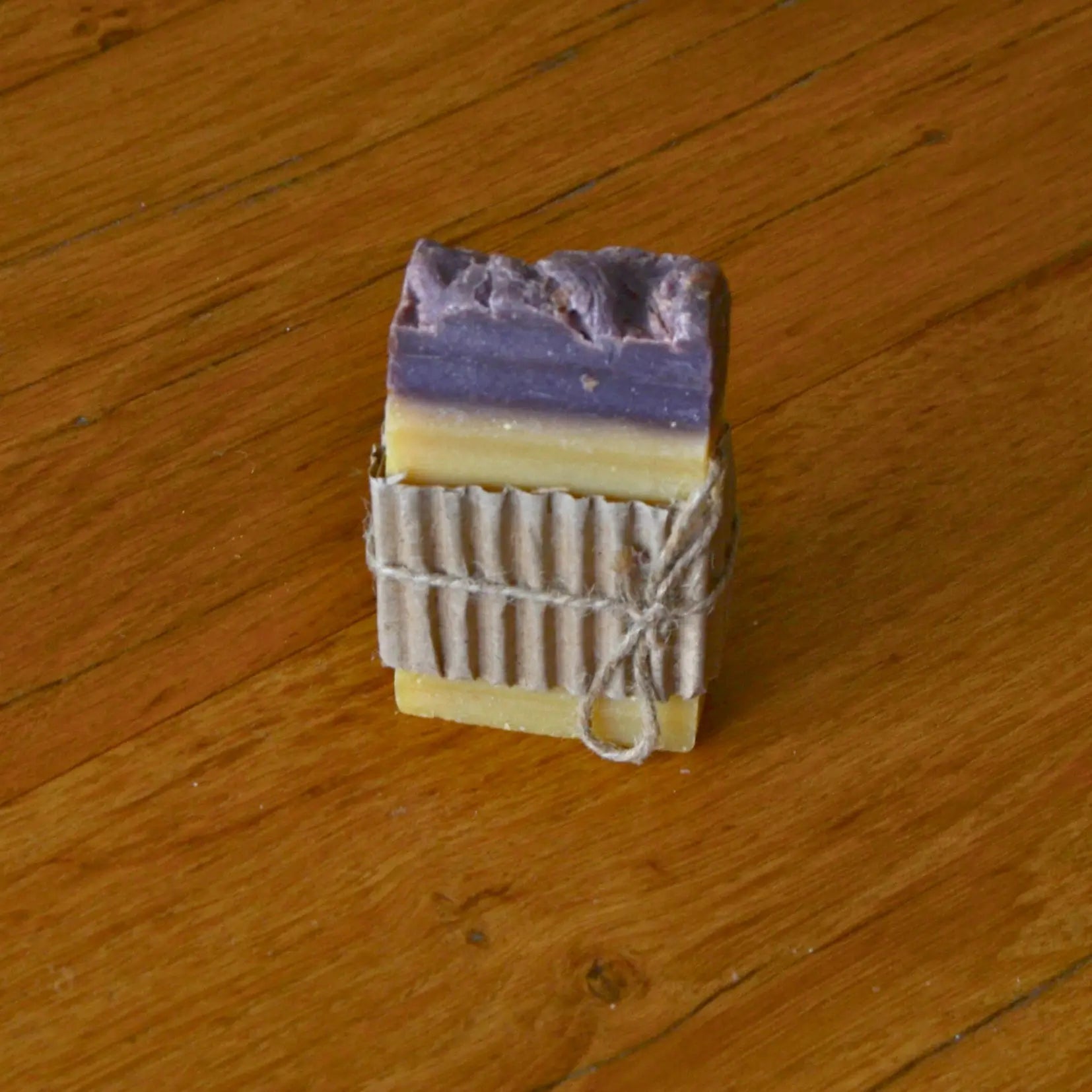 Image de Savon artisanal au soufre purifiant et antibactérien | Le sens des choses – boutique artisanale éthique de bougies parfumées et savons naturels fabriqués en France