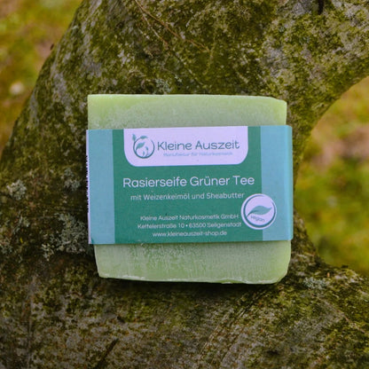 Image de Savon de rasage solide à l’argile blanche senteur thé vert | Le sens des choses, boutique en ligne de produits artisanaux, naturels et écoresponsables, fabriqués en France ou en Europe : savons artisanaux, bougies parfumées, accessoires zéro déchet.