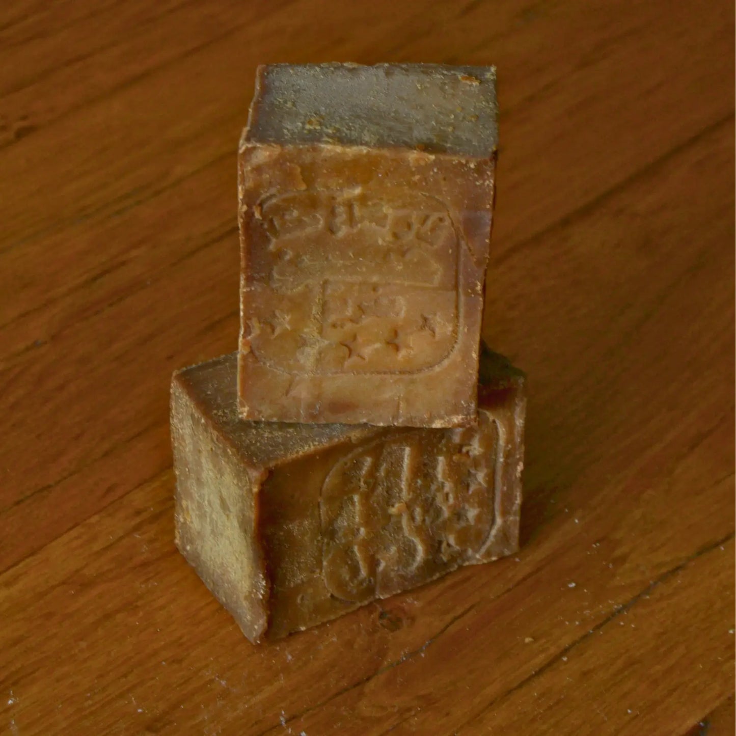 Image de Savon d'Alep traditionnel, naturel et solidaire | Le sens des choses – boutique artisanale éthique de bougies parfumées et savons naturels fabriqués en France