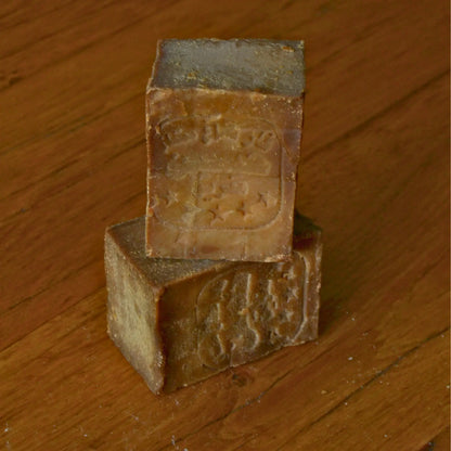 Image de Savon d'Alep traditionnel, naturel et solidaire | Le sens des choses – boutique artisanale éthique de bougies parfumées et savons naturels fabriqués en France