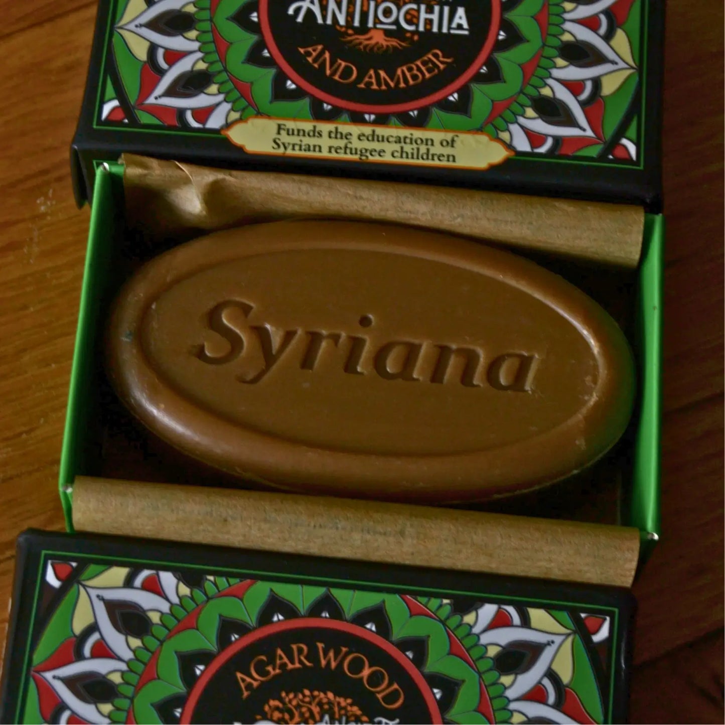 Image de Savon d'Alep parfumé à l’oud et à l’ambre — Antioche | Le sens des choses – boutique artisanale éthique de bougies parfumées et savons naturels fabriqués en France