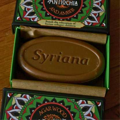 Image de Savon d'Alep parfumé à l’oud et à l’ambre — Antioche | Le sens des choses – boutique artisanale éthique de bougies parfumées et savons naturels fabriqués en France