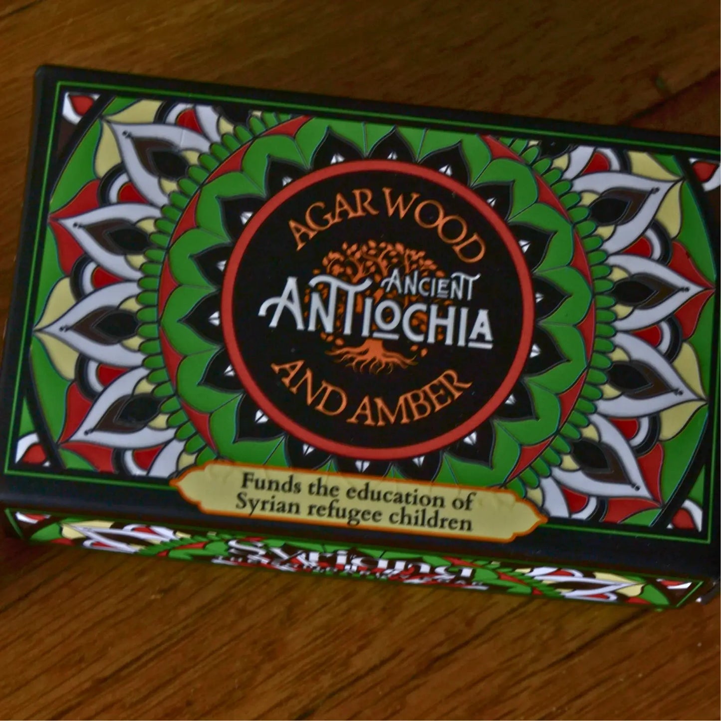 Image de Savon d'Alep parfumé à l’oud et à l’ambre — Antioche | Le sens des choses – boutique artisanale éthique de bougies parfumées et savons naturels fabriqués en France