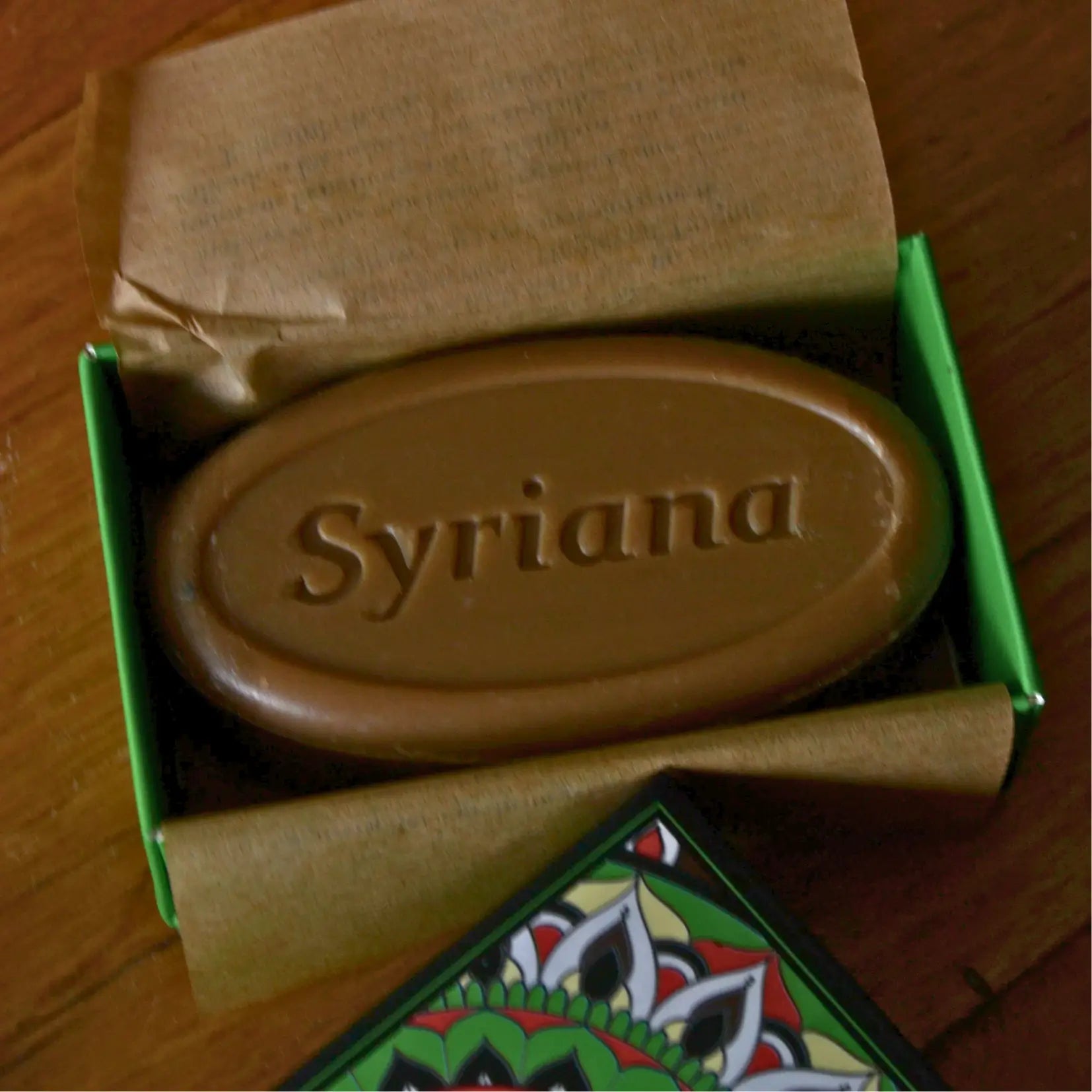 Image de Savon d'Alep parfumé à l’oud et à l’ambre — Antioche | Le sens des choses – boutique artisanale éthique de bougies parfumées et savons naturels fabriqués en France