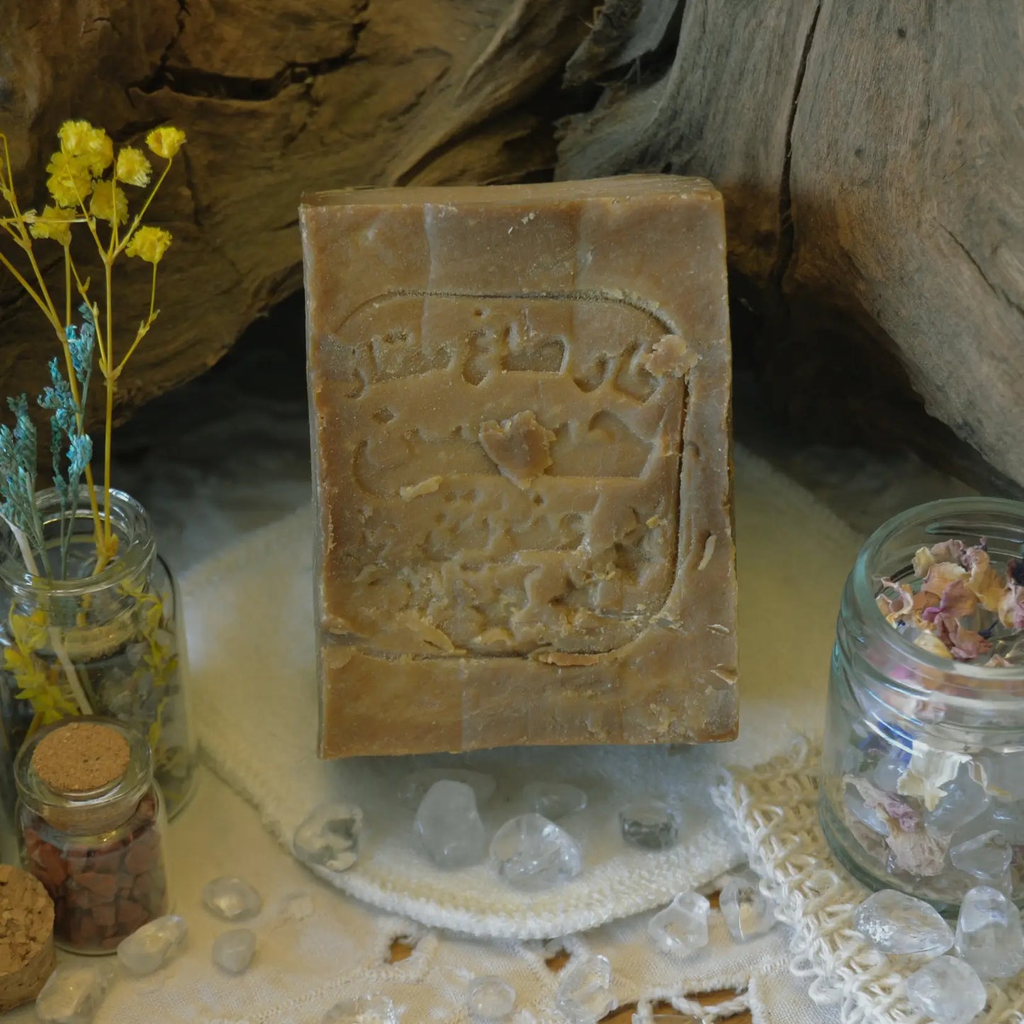 Savon d'Alep traditionnel, naturel et solidaire – Création artisanale | Le sens des choses – Boutique de bougies parfumées végétales, décorations et savons