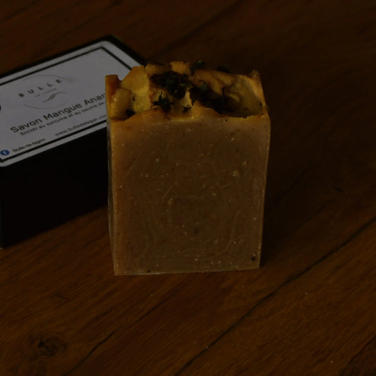 Image de savon à la mangue et ananas (surgras 8 %) | Le sens des choses, boutique en ligne de produits artisanaux, naturels et écoresponsables, fabriqués en France ou en Europe : savons artisanaux, bougies parfumées, accessoires zéro déchet.