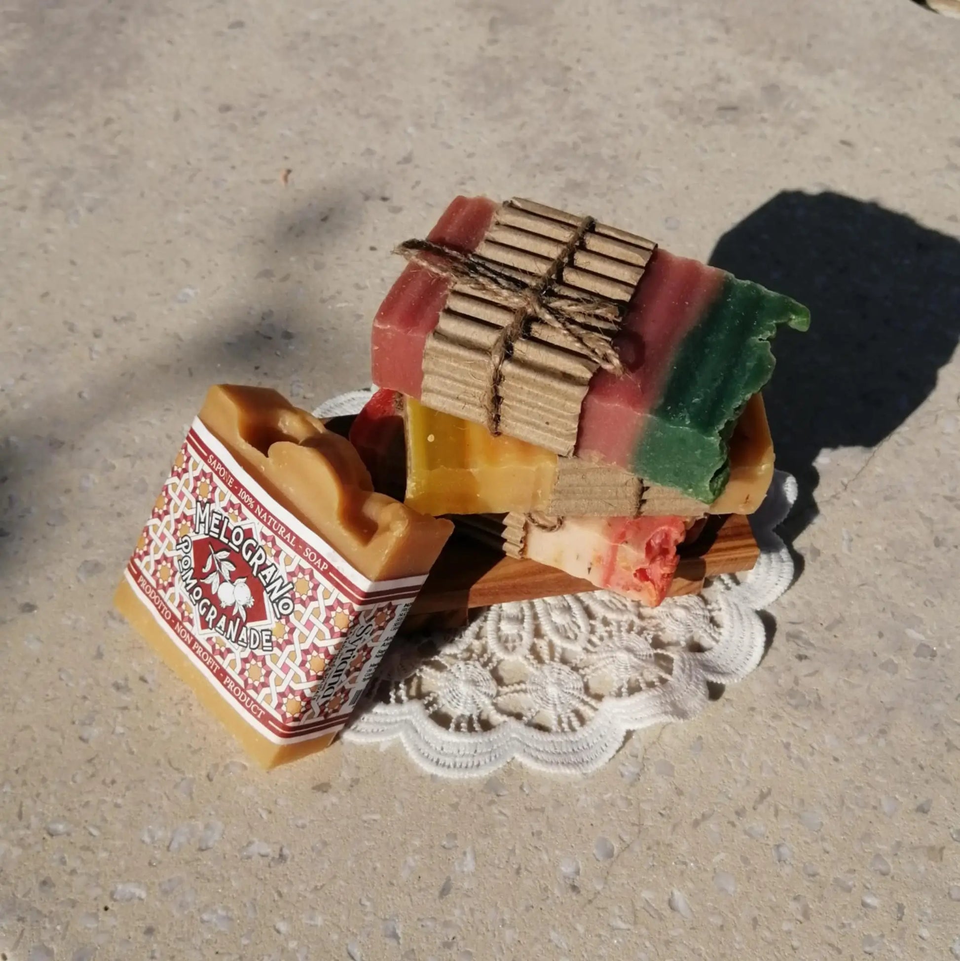 savon mystère — laissez-vous surprendre par un savon artisanal | Le sens des choses, boutique en ligne de produits artisanaux, naturels et écoresponsables fabriqués en France ou en Europe.