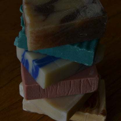 Image de Savon mystère artisanal anti-gaspillage | Le sens des choses – boutique artisanale de savons et bougies parfumées naturels fabriqués en France